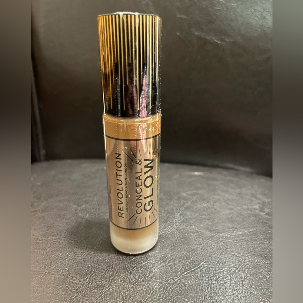 Revolution Conceal & Glow Foundation Medium to Full Coverage F14.2 New